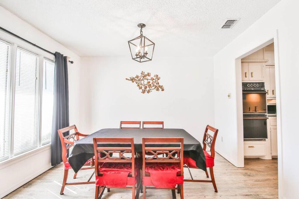Hot Tub, Privacy, Sleeps 11 & Tons Of Space! Λούμποκ Εξωτερικό φωτογραφία