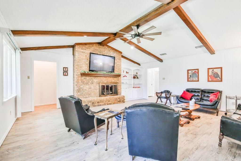Hot Tub, Privacy, Sleeps 11 & Tons Of Space! Λούμποκ Εξωτερικό φωτογραφία