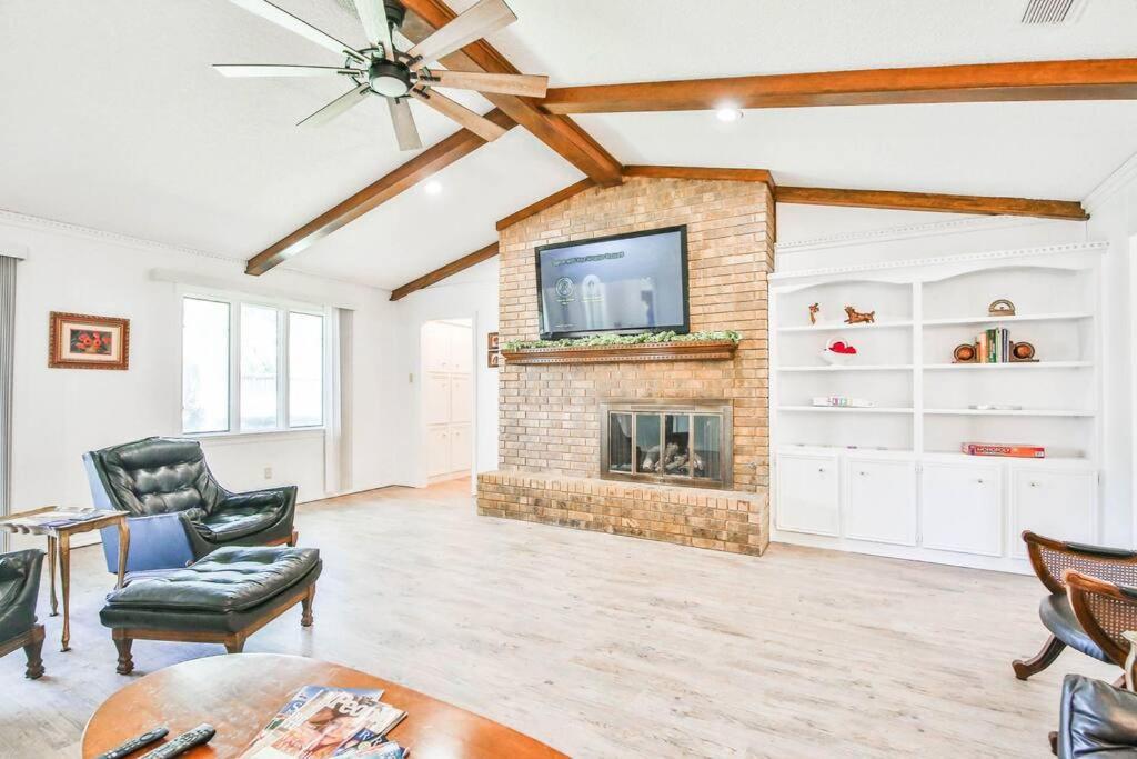Hot Tub, Privacy, Sleeps 11 & Tons Of Space! Λούμποκ Εξωτερικό φωτογραφία
