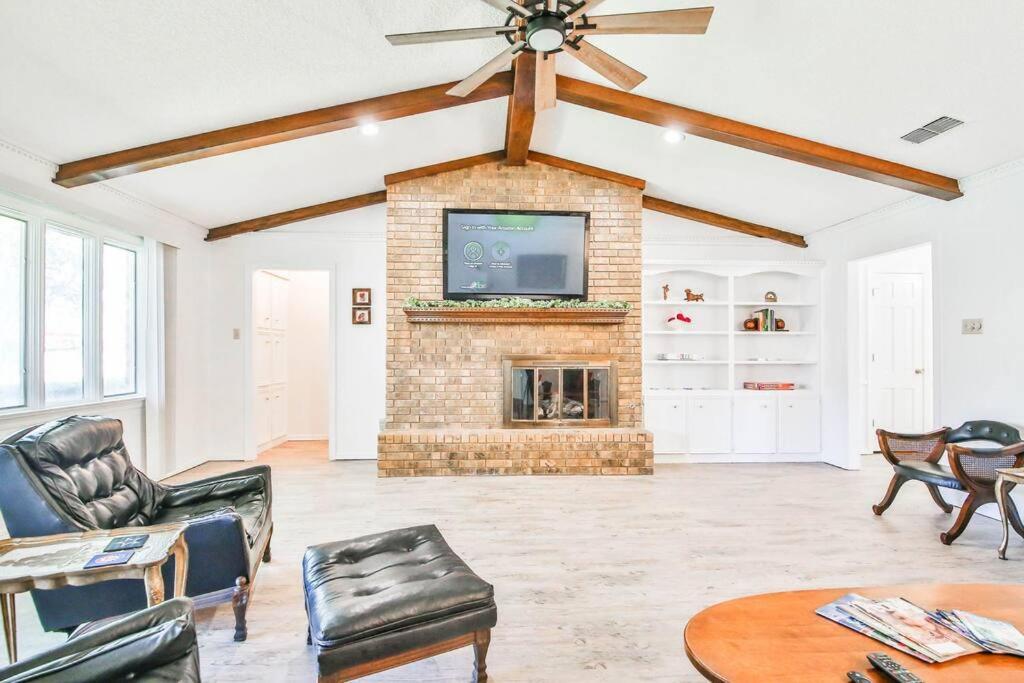 Hot Tub, Privacy, Sleeps 11 & Tons Of Space! Λούμποκ Εξωτερικό φωτογραφία