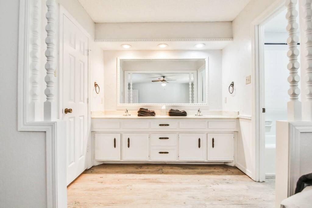 Hot Tub, Privacy, Sleeps 11 & Tons Of Space! Λούμποκ Εξωτερικό φωτογραφία