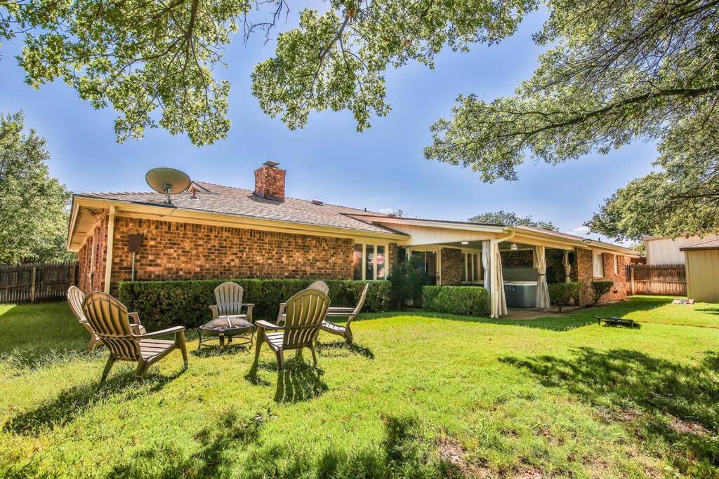 Hot Tub, Privacy, Sleeps 11 & Tons Of Space! Λούμποκ Εξωτερικό φωτογραφία