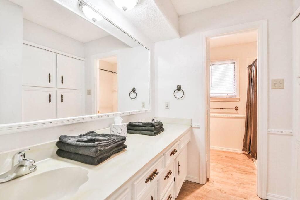 Hot Tub, Privacy, Sleeps 11 & Tons Of Space! Λούμποκ Εξωτερικό φωτογραφία