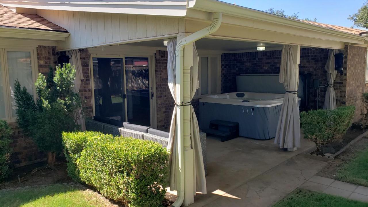Hot Tub, Privacy, Sleeps 11 & Tons Of Space! Λούμποκ Εξωτερικό φωτογραφία